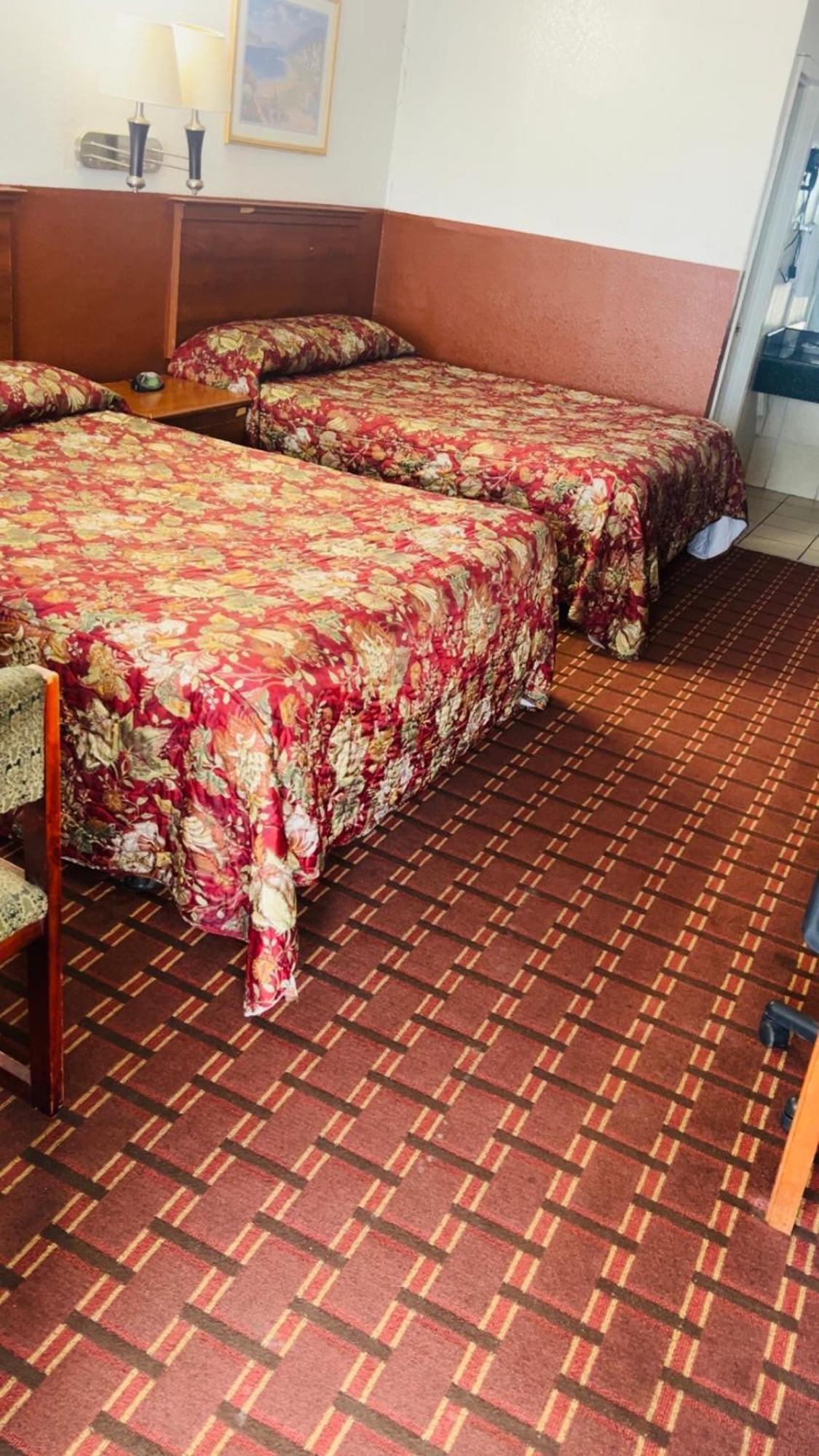 Executive Inn Робстаун Экстерьер фото