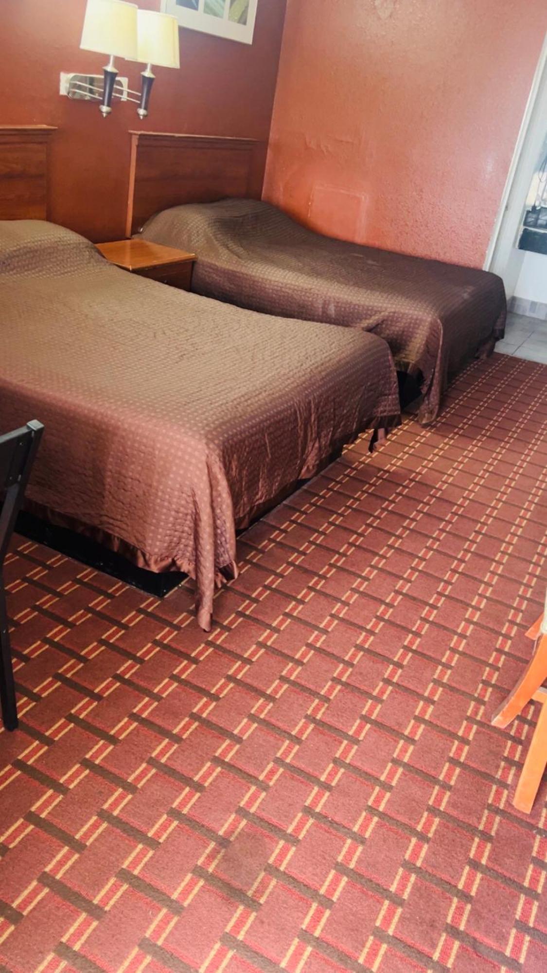 Executive Inn Робстаун Экстерьер фото