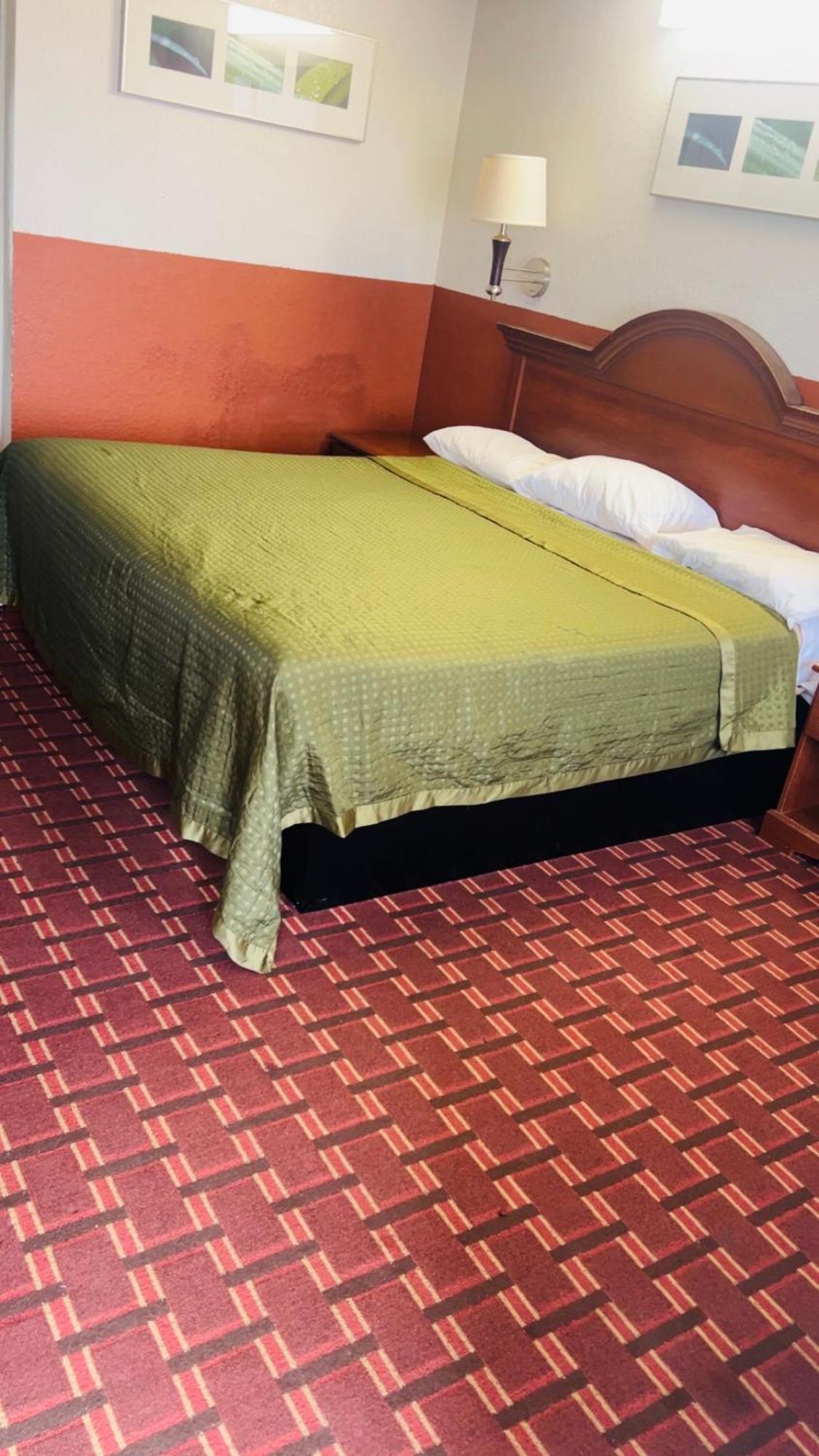 Executive Inn Робстаун Экстерьер фото