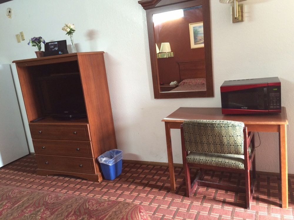 Executive Inn Робстаун Экстерьер фото